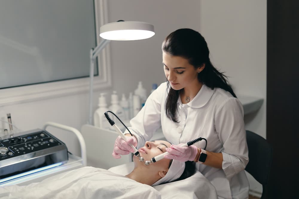 Master of Cosmetic Diploma training at BC Medical Clinic College